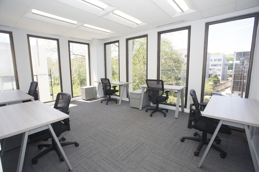 More Photos Of 185 Great Neck Rd, Great Neck Office For Lease