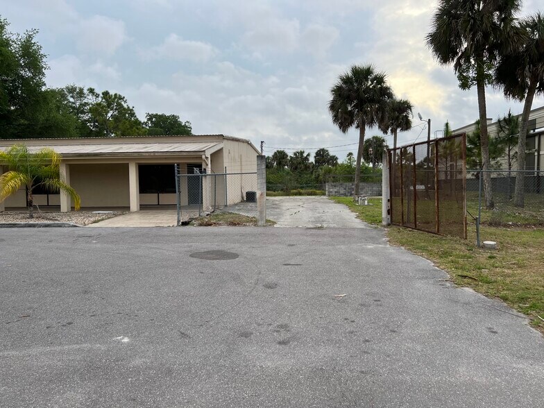 More Photos Of 4841 Buckingham Rd, Fort Myers Light Distribution For Lease