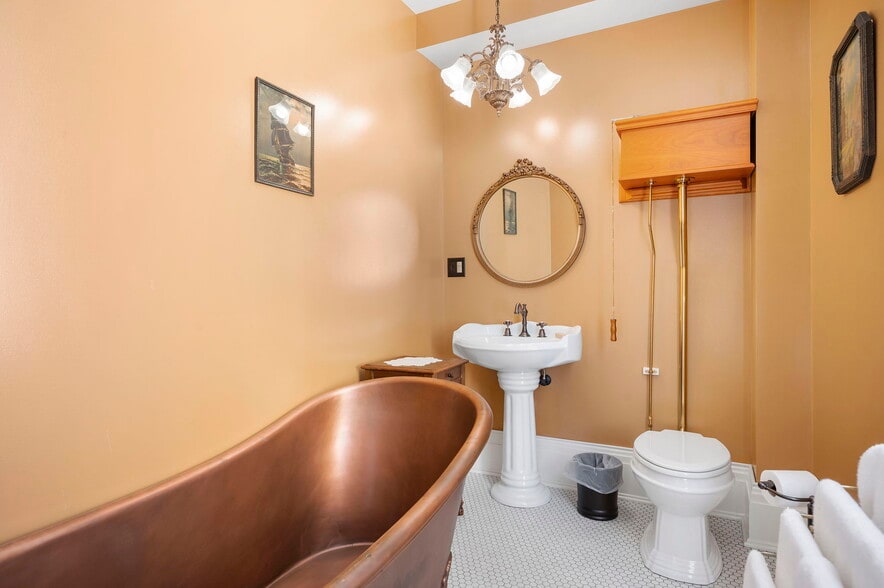 More Photos Of 403 E Adams St, Sandusky Hospitality For Sale