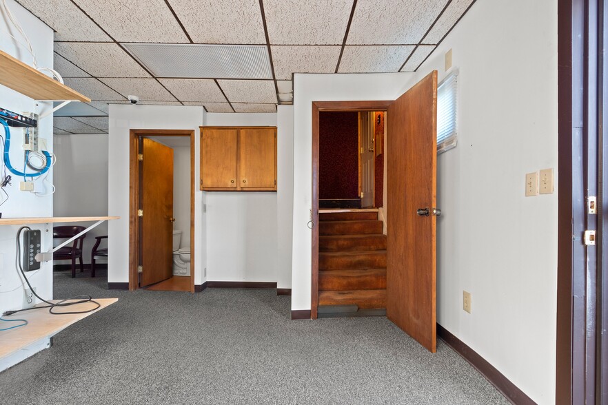 More Photos Of 1308 Washington St, Manitowoc Office For Sale