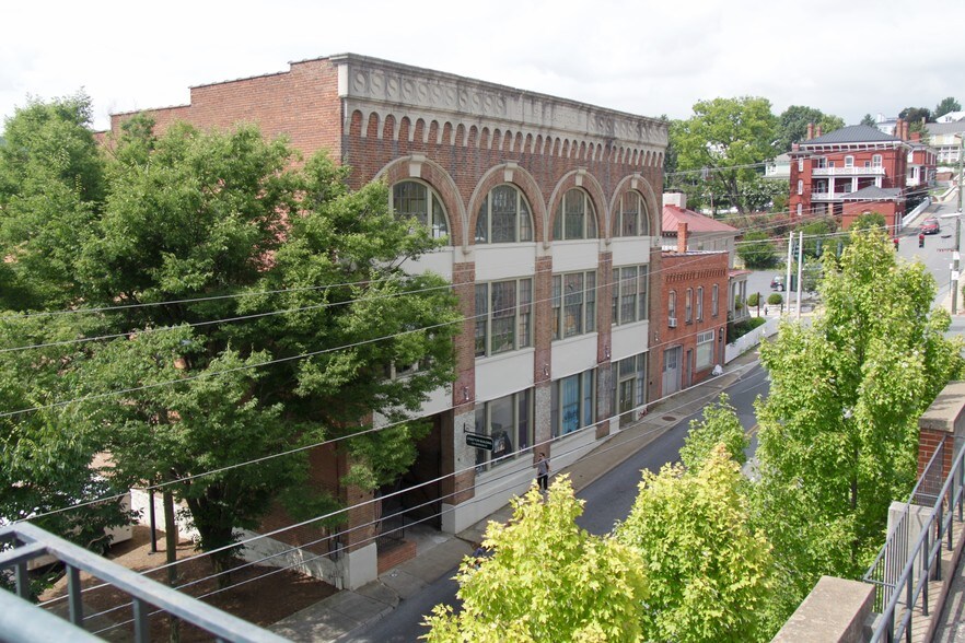 More Photos Of 110 W Johnson St, Staunton Office For Lease