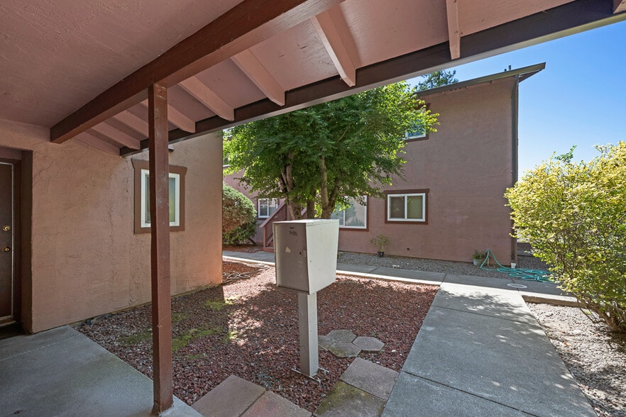 More Photos Of 7488 Bridgit Dr, Rohnert Park Apartments For Sale