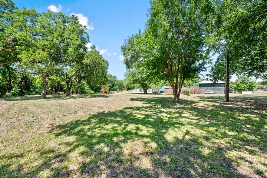More Photos Of 303 W Broade St, Leander Land For Lease