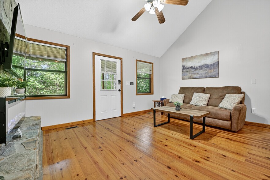 More Photos Of 77 Alpine Way, Blairsville Hotel For Sale