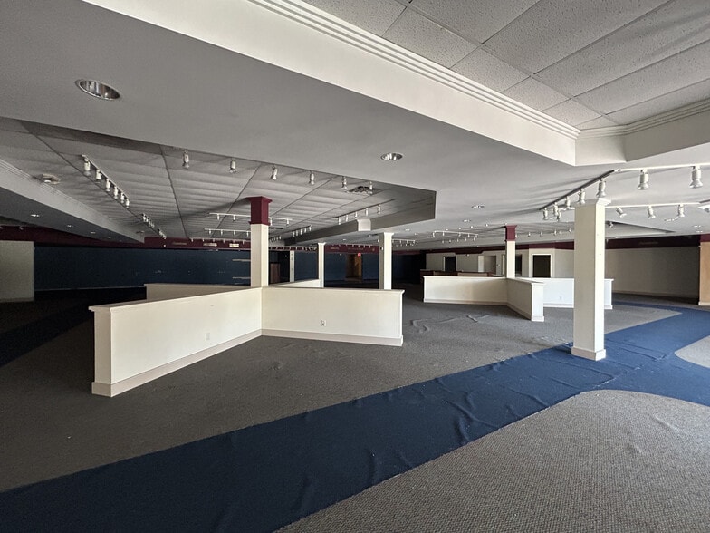More Photos Of 5510 Franklin St, Michigan City Freestanding For Lease