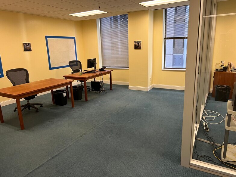 More Photos Of 211 W Wacker Dr, Chicago Office For Sale