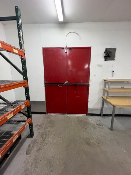 More Photos Of 2 S Plank Rd, Newburgh Warehouse For Sale
