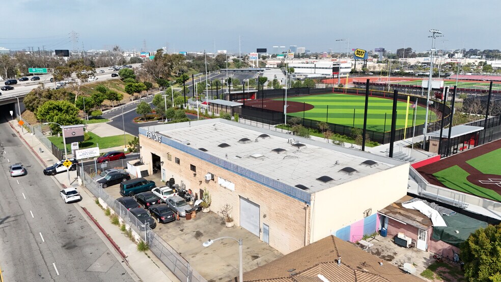 More Photos Of 4947 Marine Ave, Lawndale Service For Lease