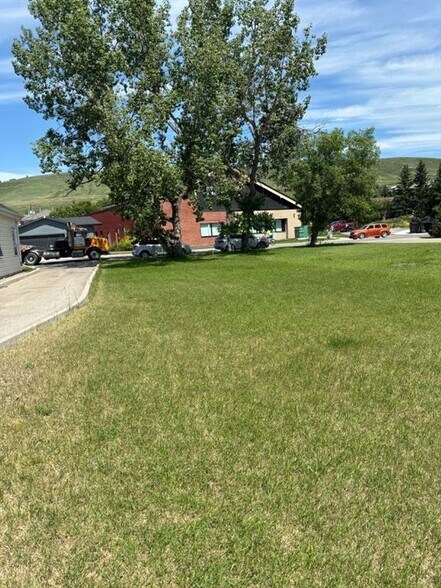 More Photos Of 313 1 St E, Cochrane Land For Sale