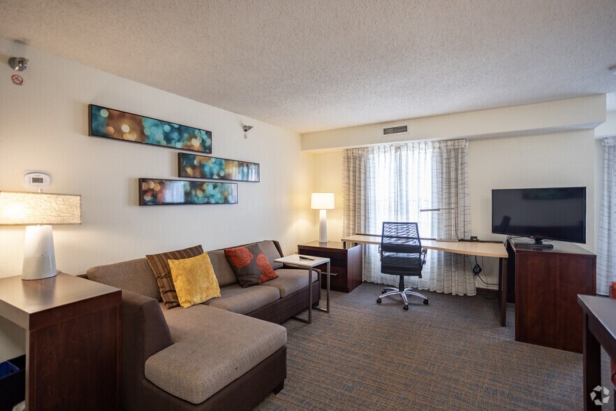 More Photos Of 1308 Freedom Rd, Cranberry Township Hotel For Sale