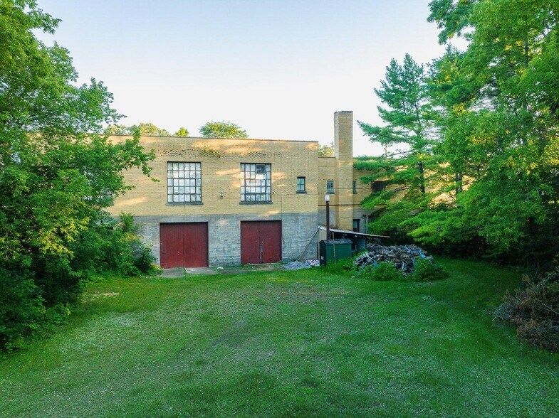 More Photos Of 604 E Wisconsin St, Sparta Industrial For Sale