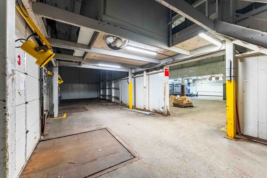 More Photos Of 500 Barrydowne Rd, Sudbury Manufacturing For Sale
