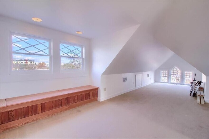 More Photos Of 1602 E Cesar Chavez St, Austin Office Residential For Lease