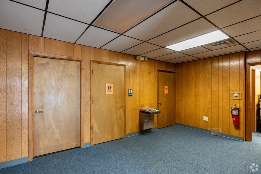 More Photos Of 11956-11972 N Saginaw St, Mount Morris General Retail For Sale