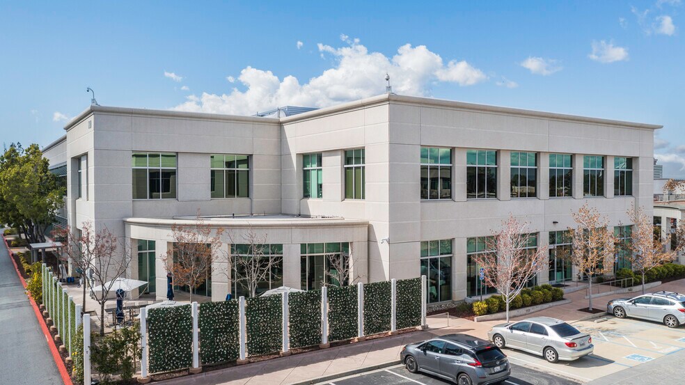 More Photos Of 700 Bay Rd, Redwood City Medical For Lease
