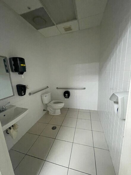 More Photos Of 3301-3389 NW 97th Ave, Miami Warehouse For Sale