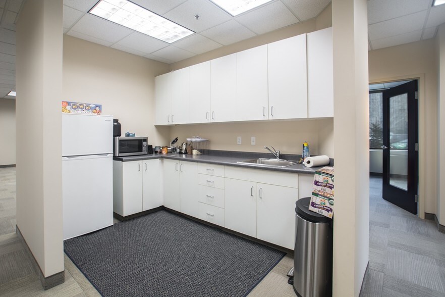 More Photos Of 5255 N Edgewood Dr, Provo Office For Lease