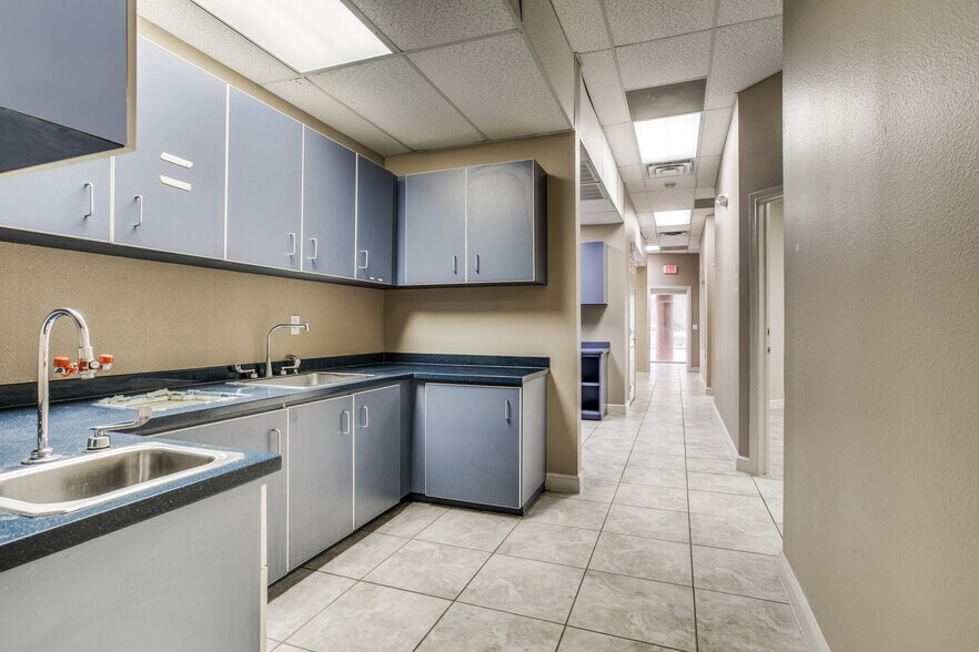 More Photos Of 605-607 6th St N, Texas City Restaurant For Sale