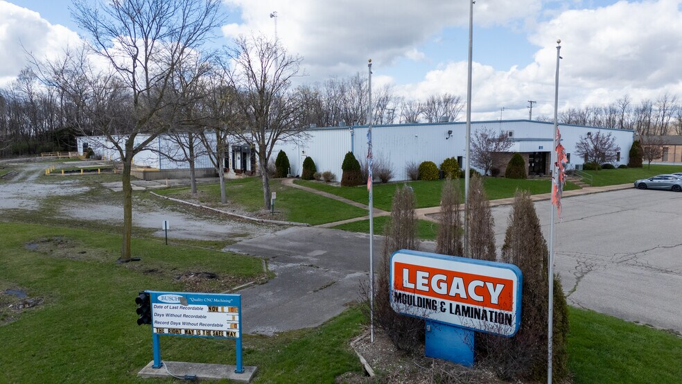 More Photos Of 811 Commerce Dr, Kendallville Manufacturing For Sale