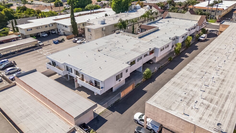 More Photos Of 18551 Prairie St, Northridge Apartments For Sale