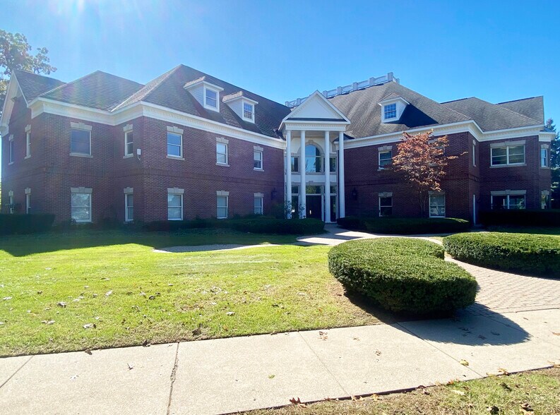 More Photos Of 26862 Woodward Ave, Royal Oak Office For Lease