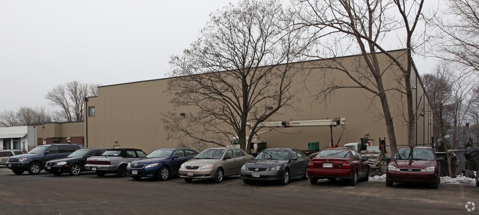 More Photos Of 28 Sycamore Ave, Medford Warehouse For Lease