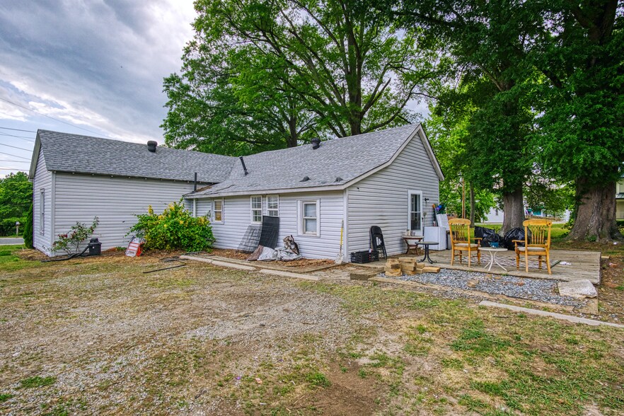 More Photos Of 19612 & 19630 Oak St, Cornelius Apartments For Sale