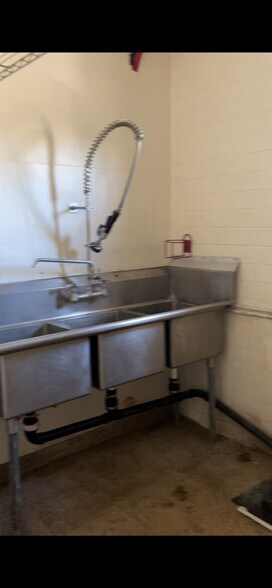 More Photos Of 10052 S Highway 69, Mayer Restaurant For Lease