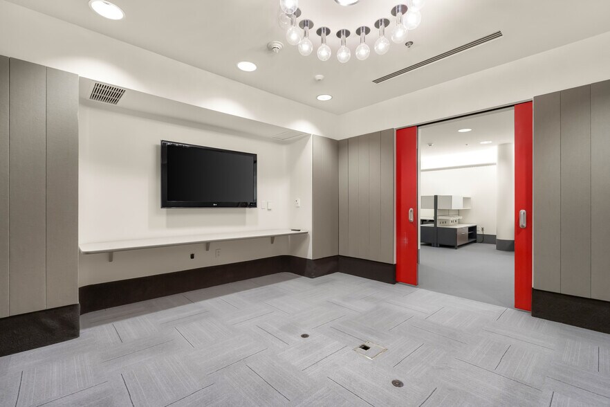 More Photos Of 301 Washington St, Columbus Office For Lease