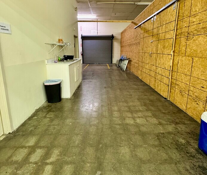 More Photos Of 3200 Roosevelt Blvd, Middletown Unknown For Lease