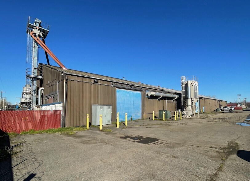 More Photos Of 4441 NE 148th Ave, Portland Warehouse For Sale