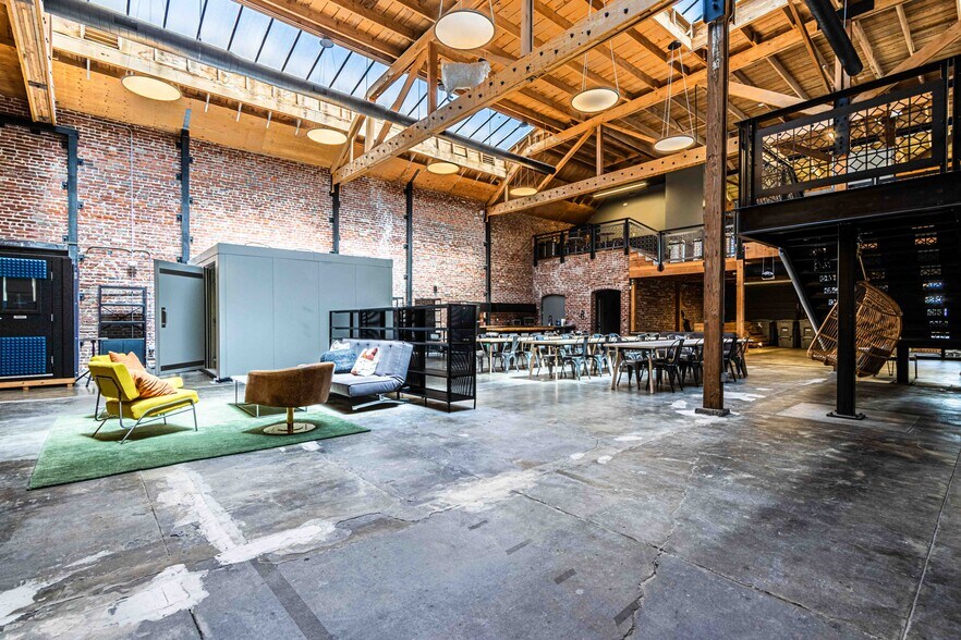 More Photos Of 260 8th St, San Francisco Service For Sale