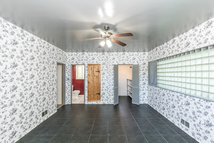 More Photos Of 131 Copenhaver St, Marion Shelter For Sale