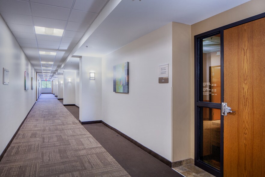 More Photos Of 4545 E Chandler Blvd, Phoenix Medical For Lease