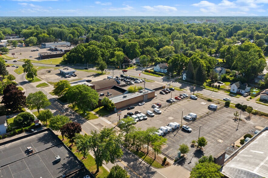 More Photos Of 192 S Main St, Mount Clemens Freestanding For Sale