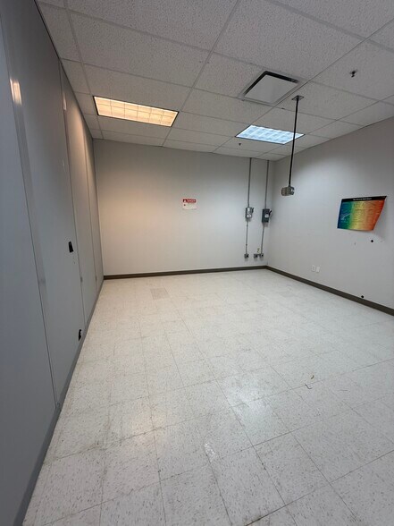 More Photos Of 2526 Qume Dr, San Jose Light Distribution For Lease