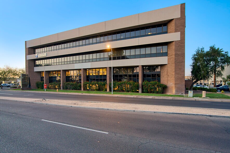 More Photos Of 2122 E highland Ave, Phoenix Medical For Lease