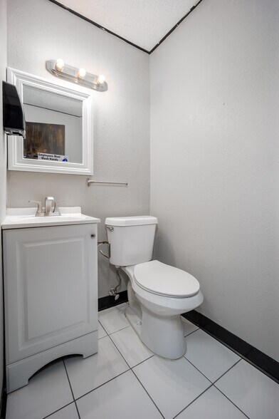 More Photos Of 2845 Broce Dr, Norman Office For Sale