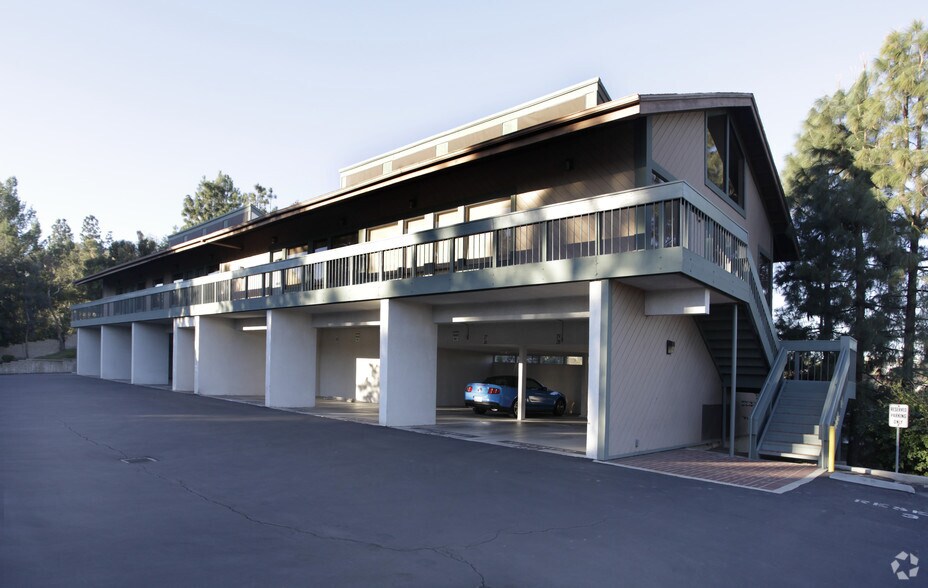 More Photos Of 5525 Oakdale Ave, Woodland Hills Unknown For Lease