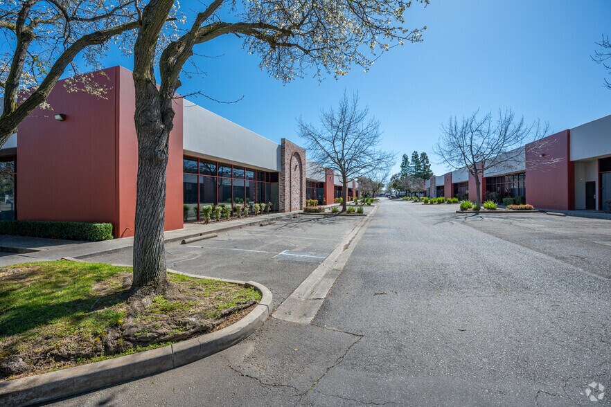 More Photos Of 9806 Old Winery Pl, Sacramento Research And Development For Lease