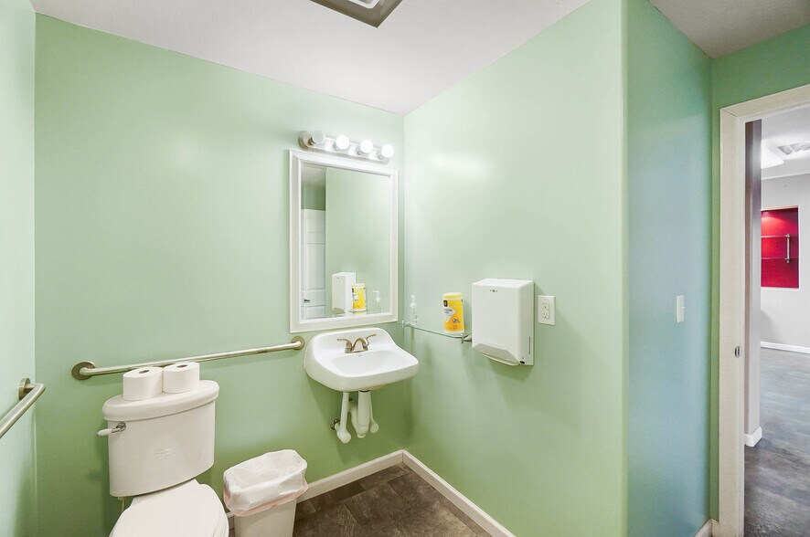 More Photos Of 6220 Knollwood Rd, Springfield Warehouse For Sale