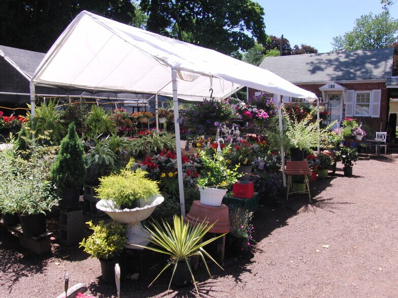 More Photos Of 921 Bath Rd, Bristol Garden Center For Sale