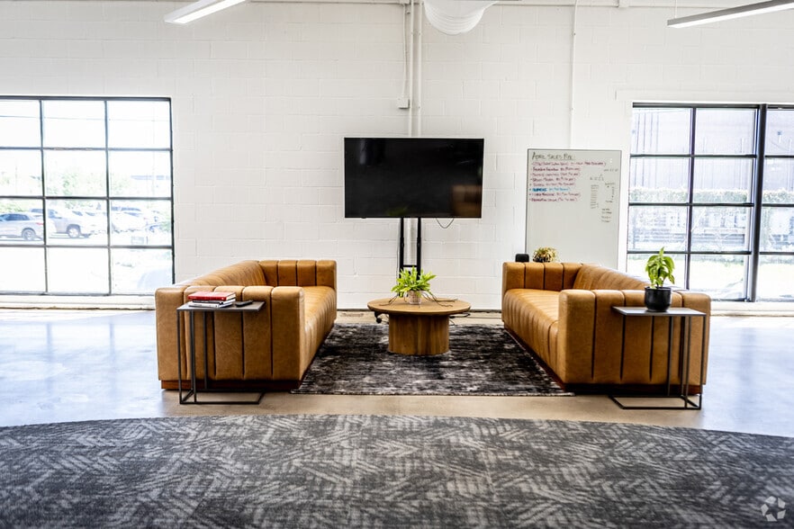 More Photos Of 119-127 Manufacturing St, Dallas Unknown For Lease