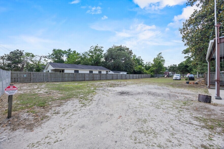 More Photos Of 1120 Dawson St, Wilmington Flex For Sale