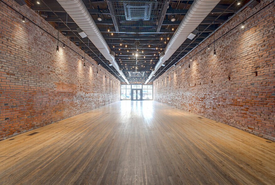 More Photos Of 1013 E 15th St, Plano Storefront For Sale