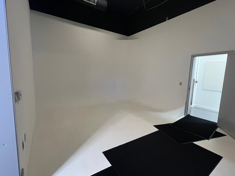 More Photos Of 1138-1148 N Western Ave, Los Angeles Loft Creative Space For Lease