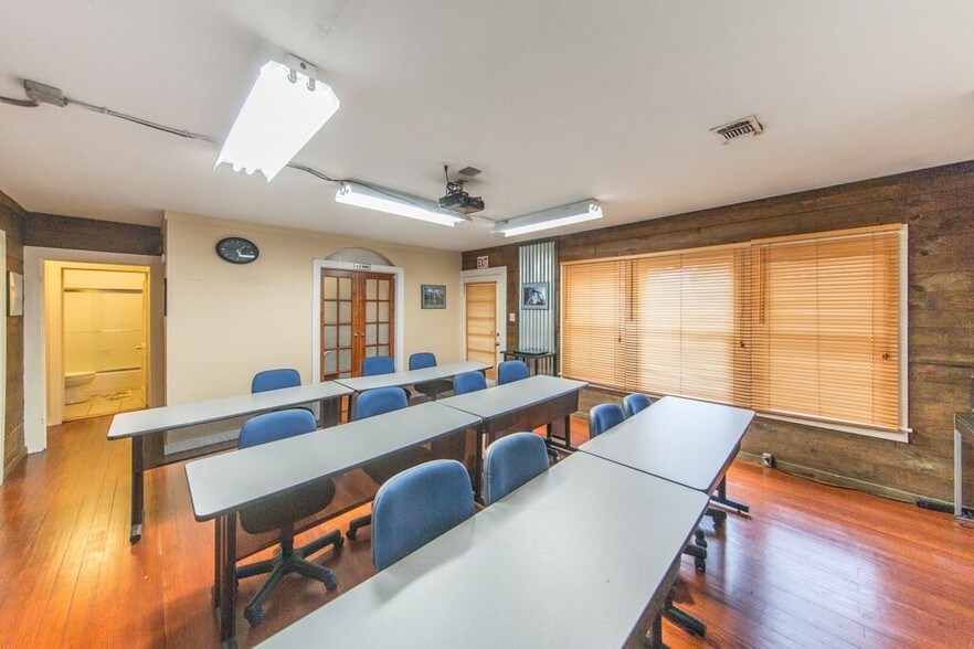 More Photos Of 1502 Main St, Seabrook Office Residential For Lease