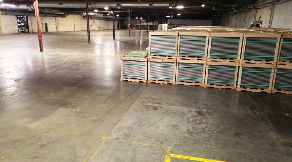 More Photos Of 2415 N Highway 81, Anderson Manufacturing For Lease