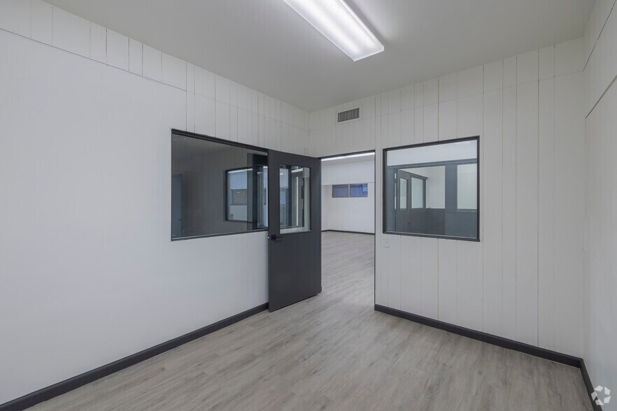 More Photos Of 1680 14th St, Oakland Warehouse For Sale