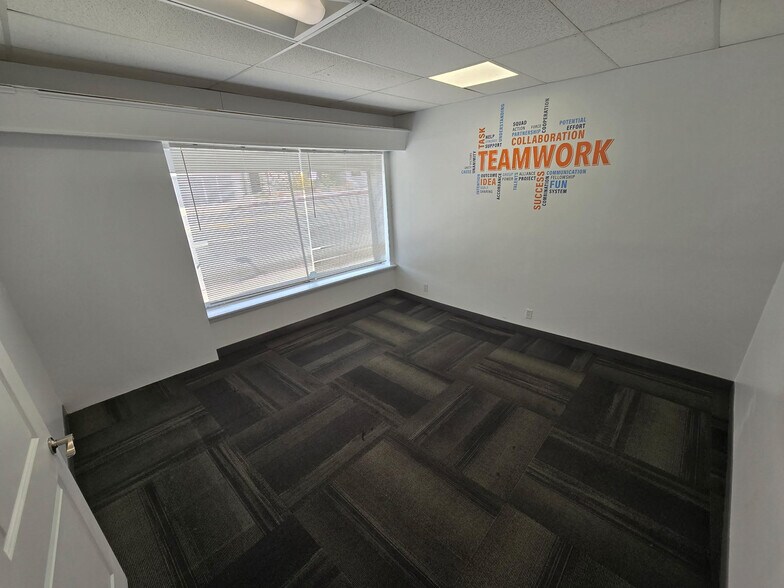 More Photos Of 6854 Foothill Blvd, Tujunga Freestanding For Lease